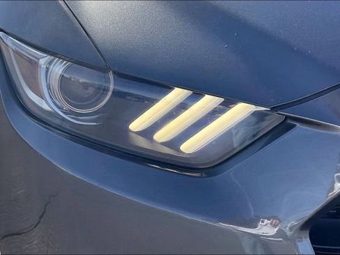 Used 2017 Ford Mustang GT Premium RWD image 31