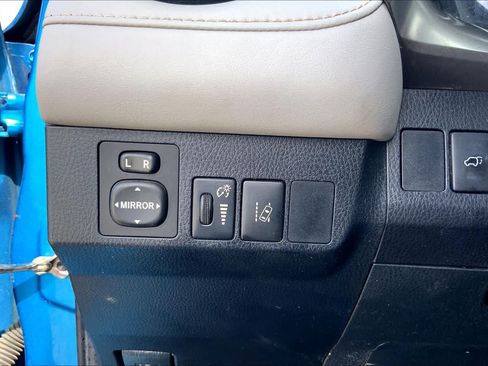 Used 2016 Toyota RAV4 Limited FWD image 32