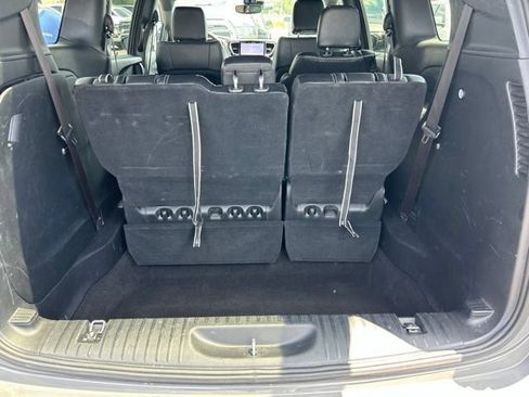 Used 2025 Chrysler Pacifica Select FWD image 11