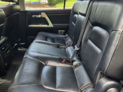 Used 2013 Toyota Land Cruiser image 21