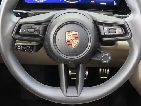 Certified 2025 Porsche Macan 4S Electric AWD/4WD image 20