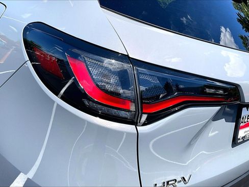 Used 2024 Honda HR-V Sport image 27