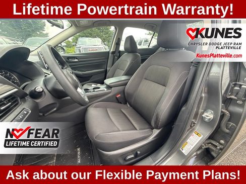 Used 2025 Nissan Altima 2.5 SV FWD image 13