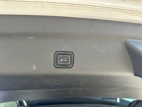 Used 2023 Chevrolet Suburban LT image 16