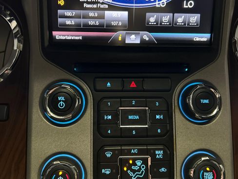 Used 2014 Ford F250 Lariat w/ Lariat Ultimate Package image 15