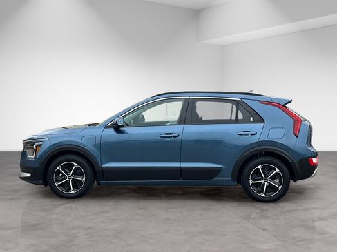 Used 2024 Kia Niro EX FWD image 2