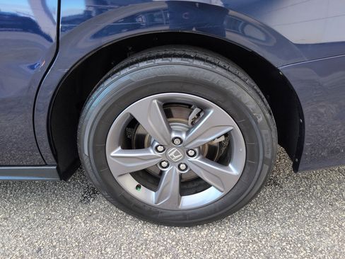 Used 2023 Honda Odyssey EX image 4