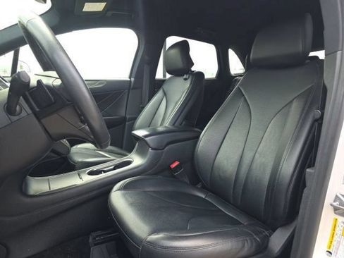 Used 2017 Lincoln MKC Premiere AWD/4WD image 9