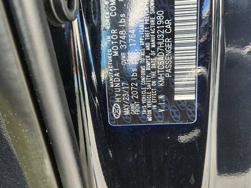 Used 2017 Hyundai Veloster Value Edition FWD image 24