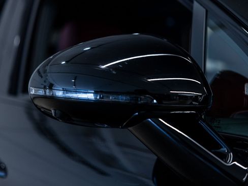 Certified 2025 Porsche Macan AWD/4WD image 15