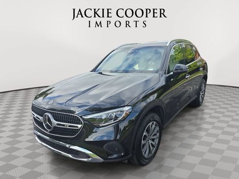 Used 2024 Mercedes-Benz GLC 300 4MATIC image 1