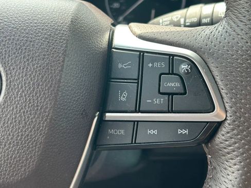 Used 2024 Toyota Sienna Platinum image 44