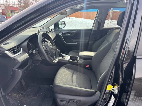 Used 2021 Toyota RAV4 XLE image 9