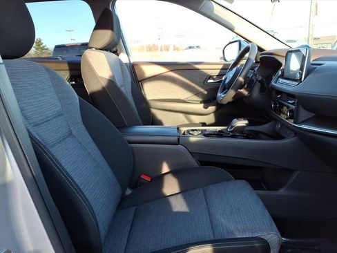 Used 2023 Nissan Rogue SV image 5