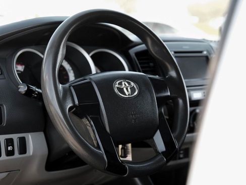 Used 2013 Toyota Tacoma 2WD Access Cab image 13