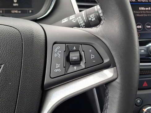 Certified 2022 Chevrolet Trax LT w/ LT Convenience Package AWD/4WD image 23