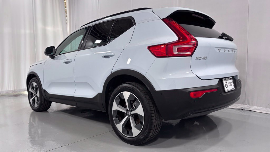 Certified 2026 Volvo XC40 B5 Plus AWD/4WD image 8