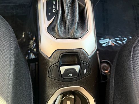 Used 2016 Jeep Renegade Latitude w/ Cold Weather Group image 16