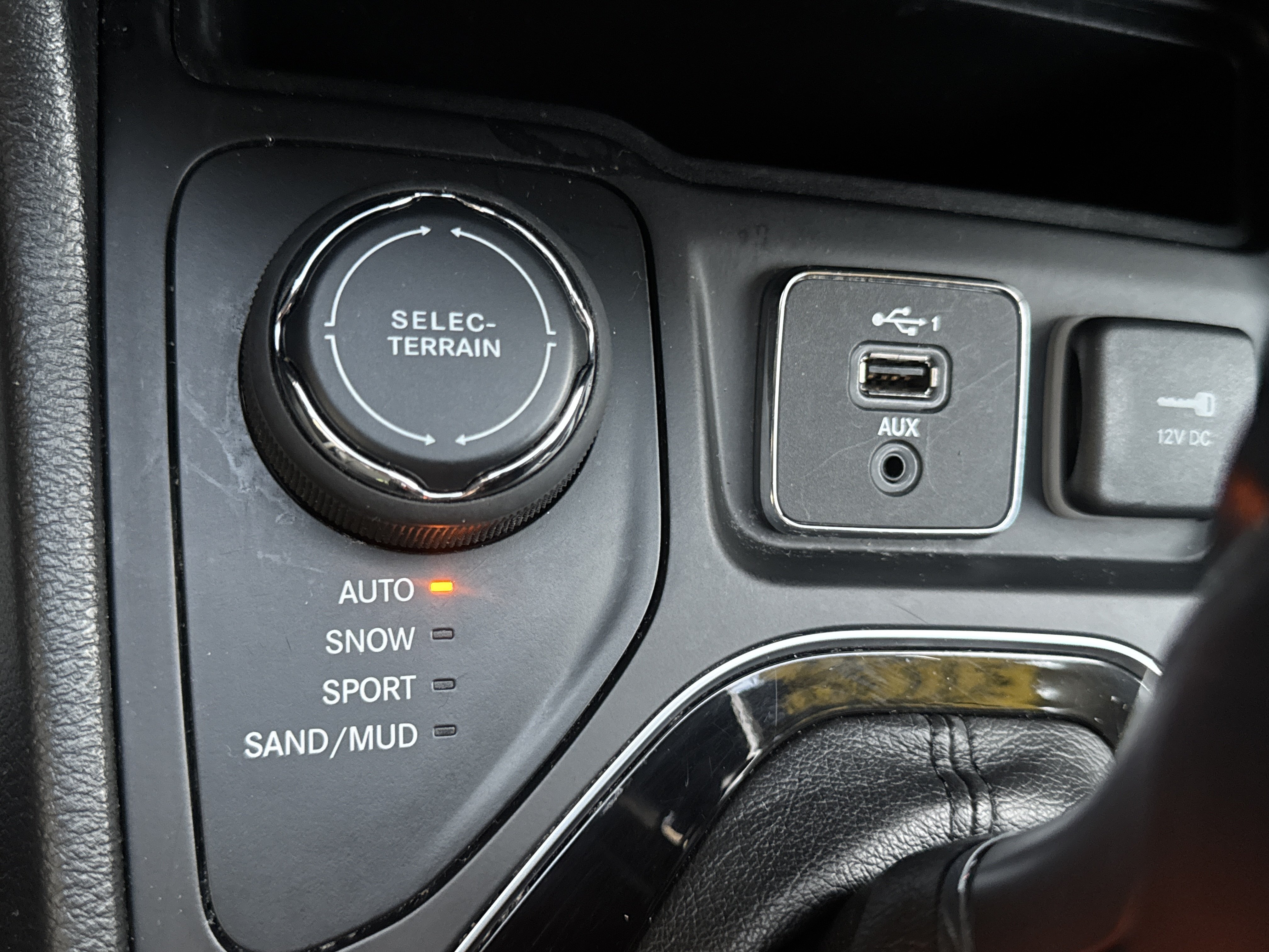 Used 2020 Jeep Cherokee Limited AWD/4WD image 17