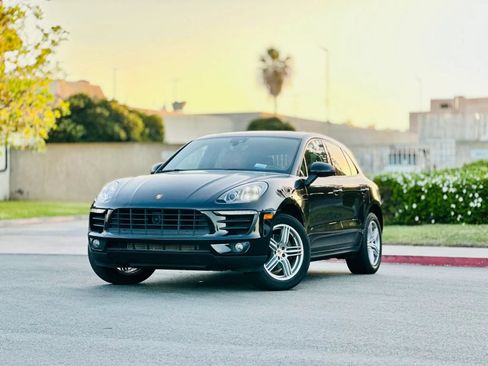 Used 2018 Porsche Macan Sport Edition AWD/4WD image 1