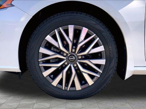 Used 2023 Nissan Altima 2.5 SV w/ SV Premium Package image 22