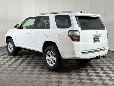 Used 2018 Toyota 4Runner SR5 image 3