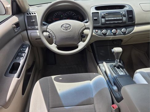 Used 2005 Toyota Camry LE FWD image 10