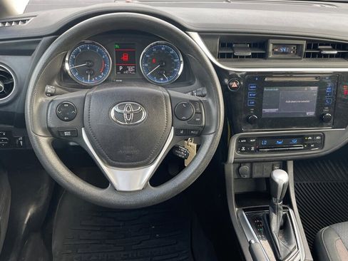 Used 2018 Toyota Corolla LE image 10