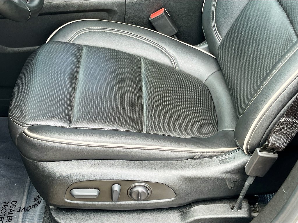 Used 2023 Chevrolet Traverse Premier FWD image 20