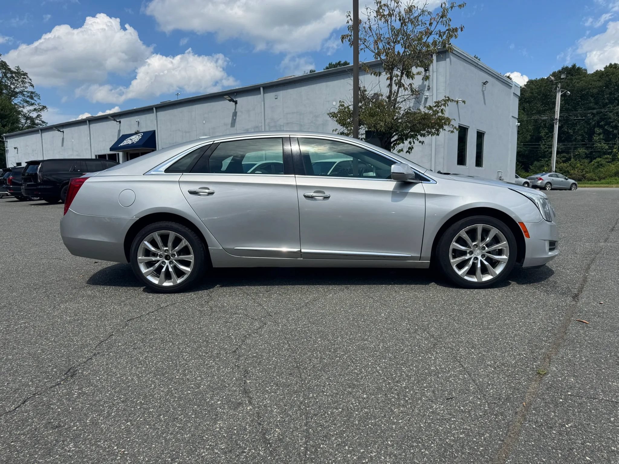 Used 2016 Cadillac XTS Luxury AWD/4WD image 6