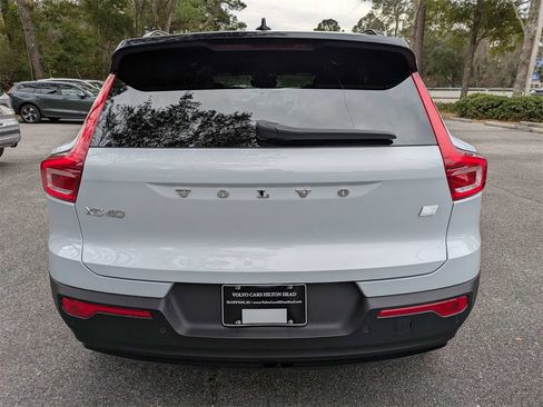 Used 2021 Volvo XC40 P8 Recharge image 5