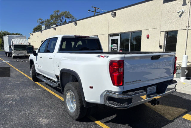 Used 2025 Chevrolet Silverado 3500 LT w/ Safety Package AWD/4WD image 3