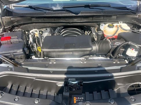 Used 2025 Chevrolet Suburban Premier RWD image 29