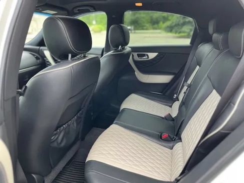 Used 2017 INFINITI QX70 AWD w/ Limited Package image 16