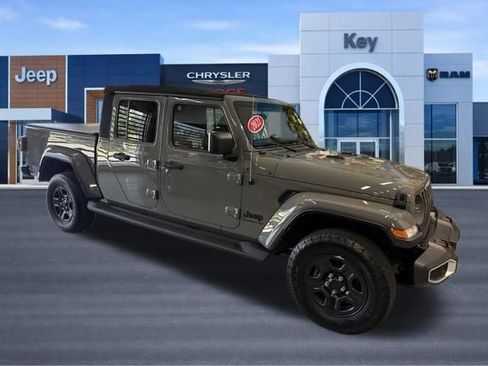 Used 2021 Jeep Gladiator Sport AWD/4WD image 9