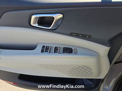 New 2026 Kia Carnival EX image 15