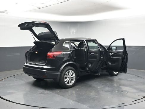 Used 2018 Nissan Rogue Sport SV w/ SV Technology Package image 42