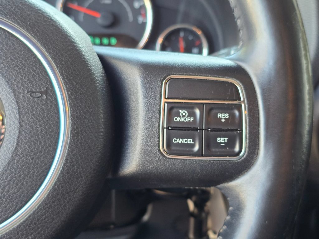 Used 2013 Jeep Wrangler Unlimited Sahara AWD/4WD image 21