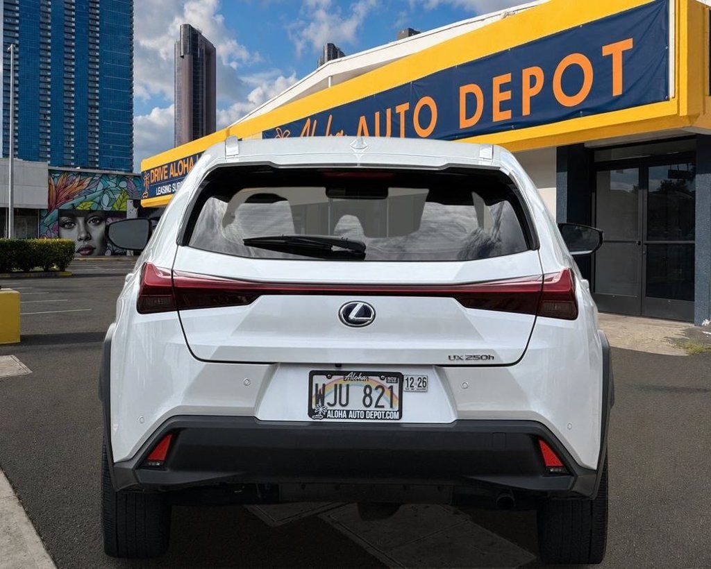 Used 2022 Lexus UX 250h AWD/4WD image 4