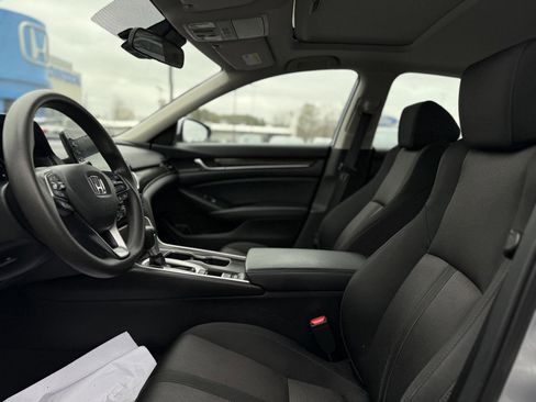 Used 2018 Honda Accord EX image 12
