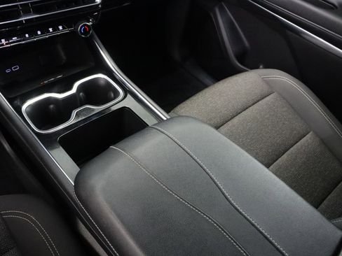 Used 2025 Chevrolet Traverse LT w/ Midnight/Sport Edition image 17