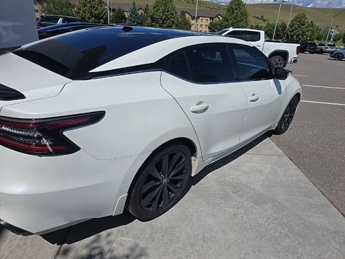 Used 2019 Nissan Maxima SR w/ Premium Package FWD image 6