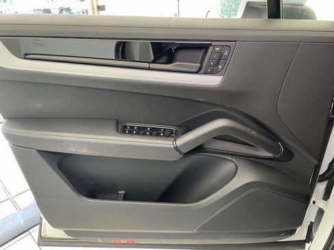 Used 2024 Porsche Cayenne image 32