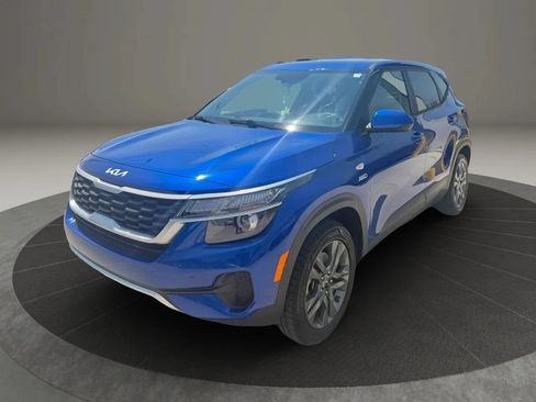 Used 2023 Kia Seltos LX AWD/4WD image 3