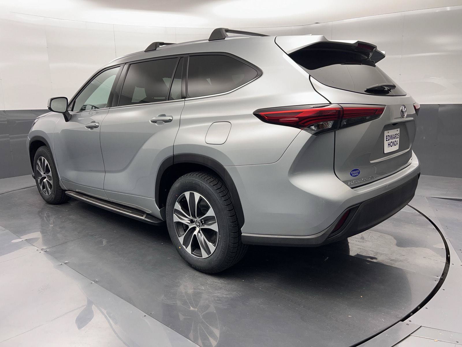 Used 2020 Toyota Highlander XLE FWD image 36