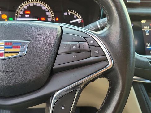 Used 2019 Cadillac XT5 FWD image 18