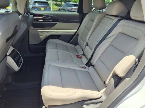 Used 2024 Lincoln Nautilus Premier AWD/4WD image 26