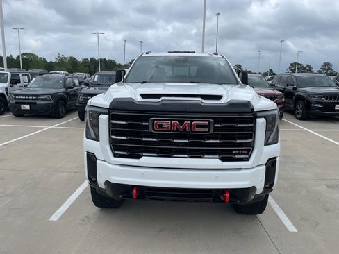 Used 2025 GMC Sierra 2500 AT4 w/ AT4 Premium Plus Package image 2