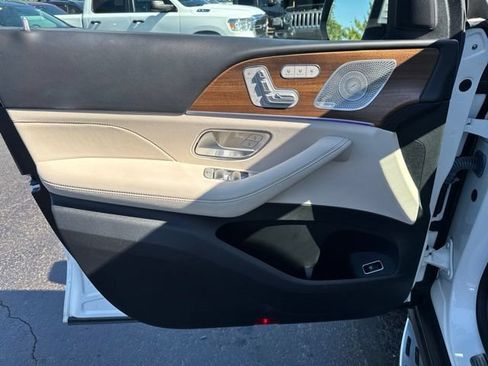 Used 2022 Mercedes-Benz GLS 450 4MATIC image 8