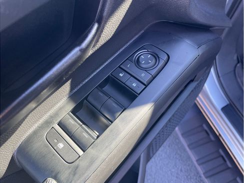 Certified 2025 Toyota Tacoma SR5 AWD/4WD image 11